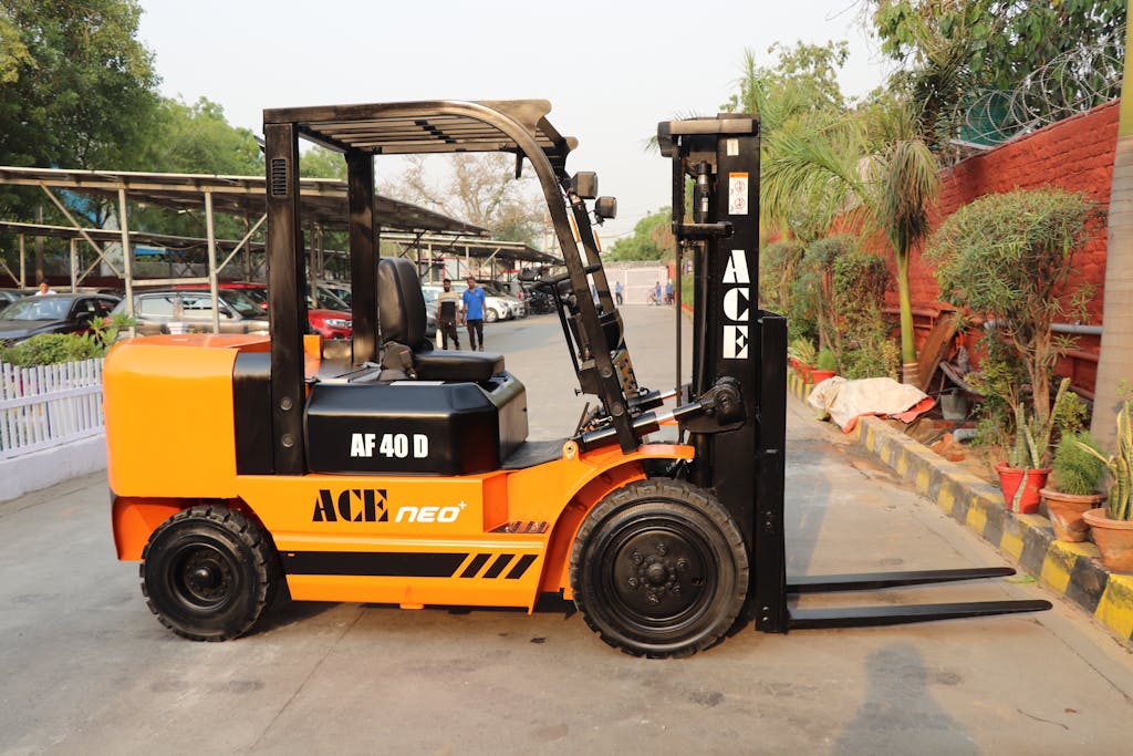 Side view of an ACE Neo AF 40D forklift parked outdoors in Palwal, India.